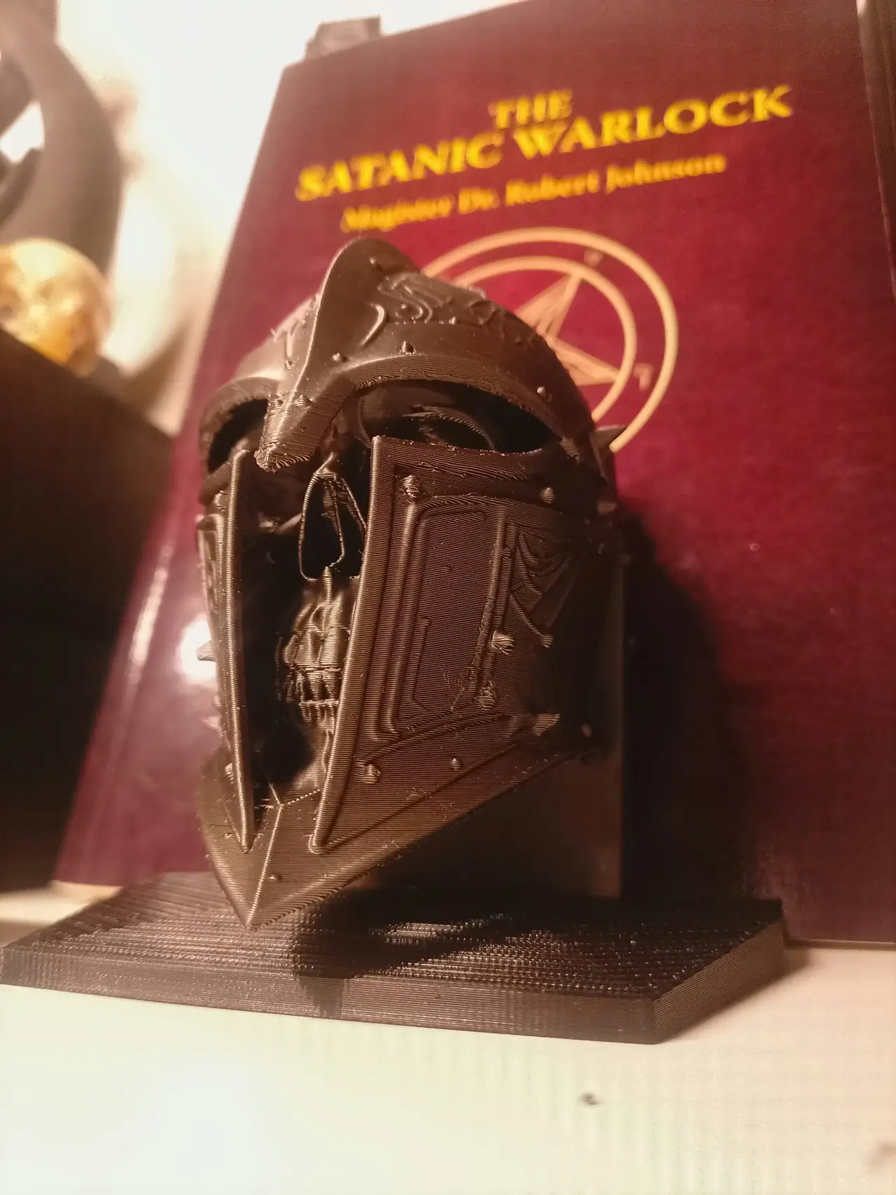 Skull Book Stand (Without The Helmet) — modelo 3D