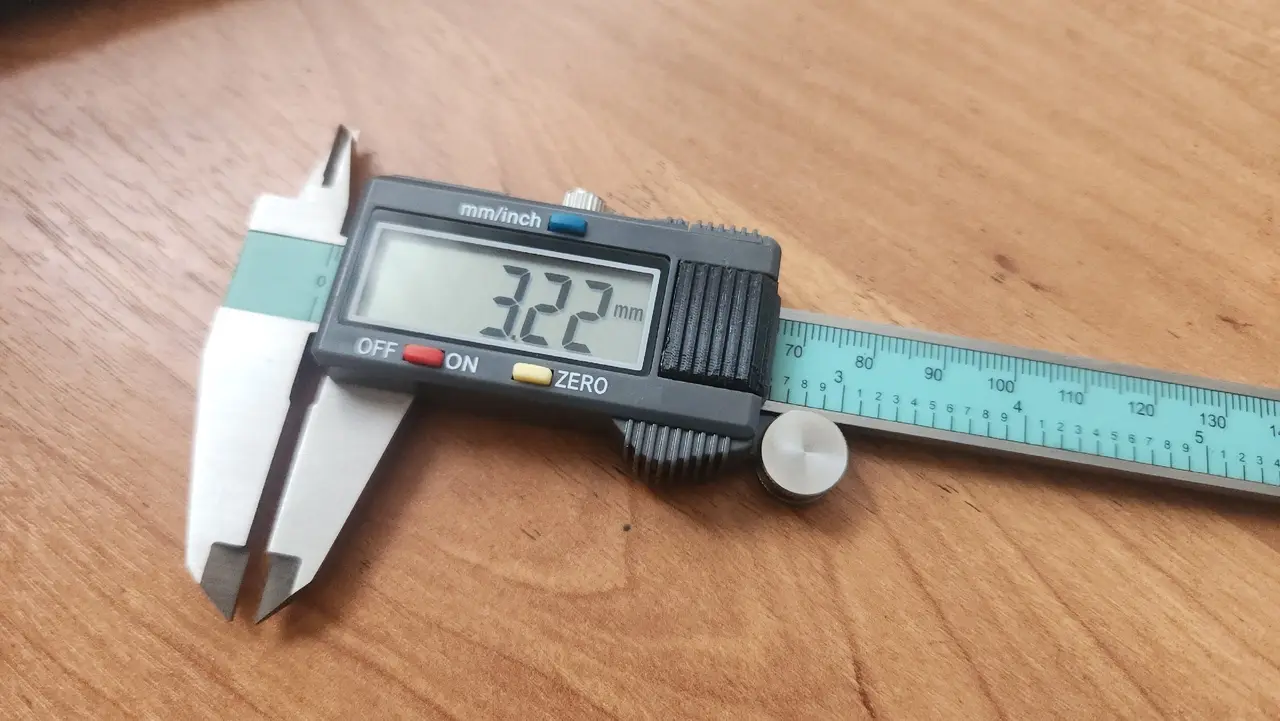 Сalipers battery cover / Крышка батарейного отсека штангенциркуля — modelo 3D