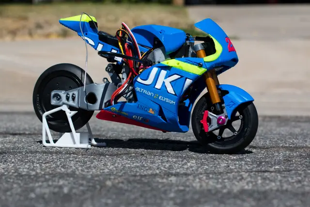2016 Suzuki GSX-RR 1:8 Racing RC MotoGP Version 2 — modelo 3D