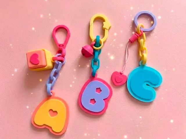 Letras Bicolor Detalles Estrellas y Corazones — modelo 3D