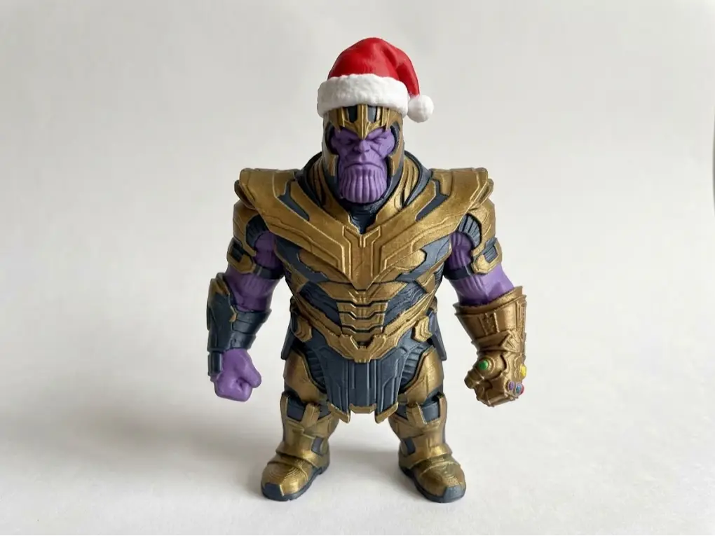 Christmas Thanos Figurine with Santa Hat — modelo 3D
