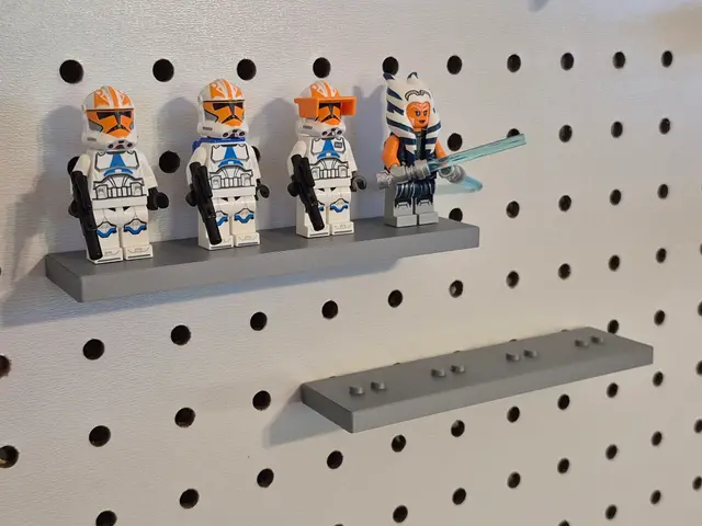 Pegboard Mounted Stand for 4 Lego Minifigs — modelo 3D