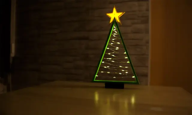 lighted christmas tree with lighted star — modelo 3D