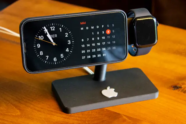 Magsafe charger stand for iPhone and Apple Watch — modelo 3D