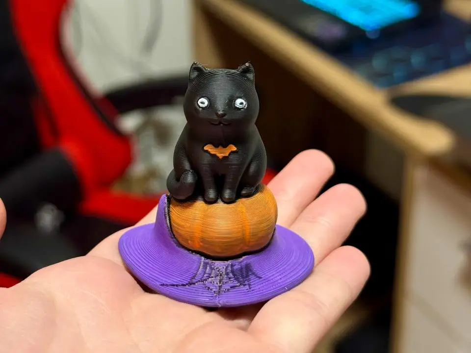 Cute Halloween Black Cat on Pumpkin — modelo 3D