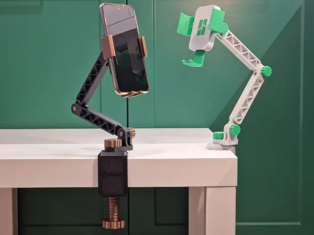 Mechanical Phone Holder Desk Mounted Stand Arm — modelo 3D