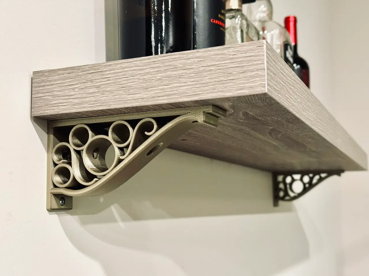 Decorative Shelf Bracket w/ Hidden Mickey — modelo 3D