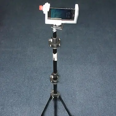 Universal phone holder with tripod adapter — modelo 3D