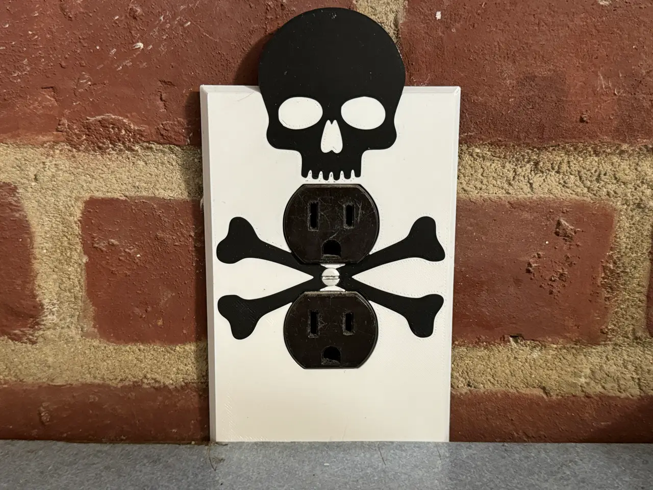 Outlet Cover Skull Crossbones — modelo 3D