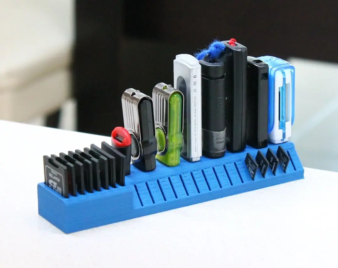 USB SD and MicroSD holder for wide USB sticks — modelo 3D
