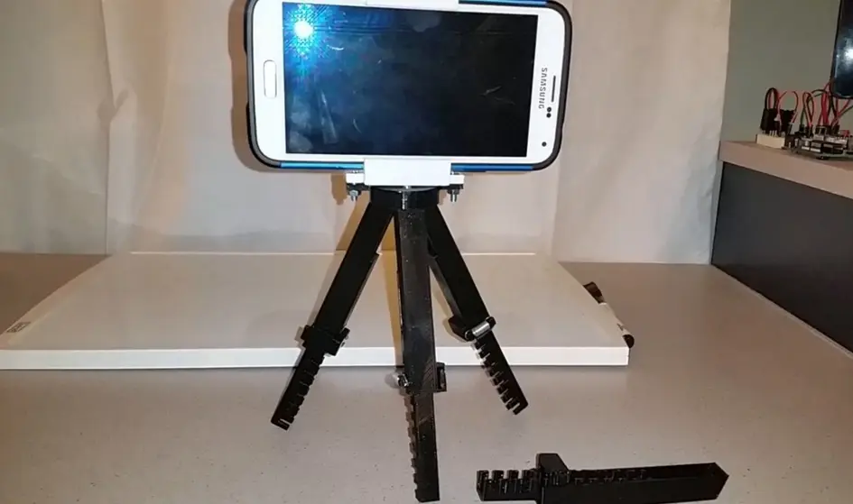 Adjustable Tripod (spring loaded) — modelo 3D