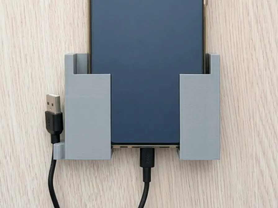 Wall mount phone holder with a cable cutout — modelo 3D