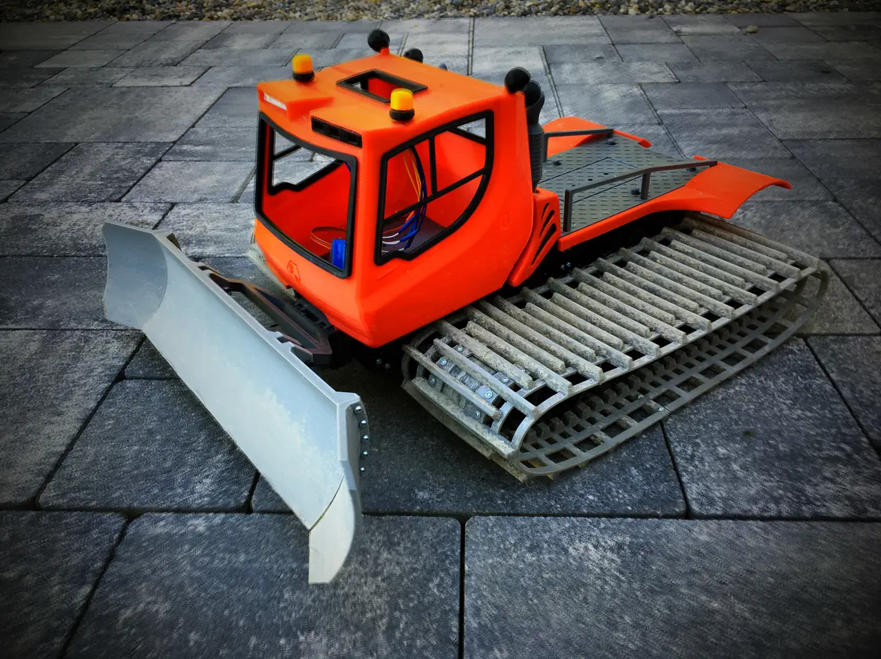 PistenBully 1:14 R/C — modelo 3D