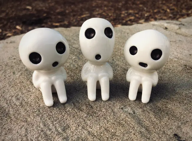 Sitting kodama ornaments — modelo 3D