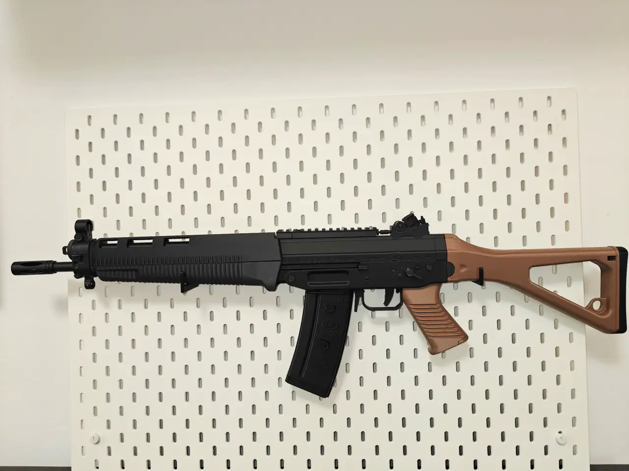 Swiss Arms SIG SG551 SB Assault Rifle Toy Grip — modelo 3D