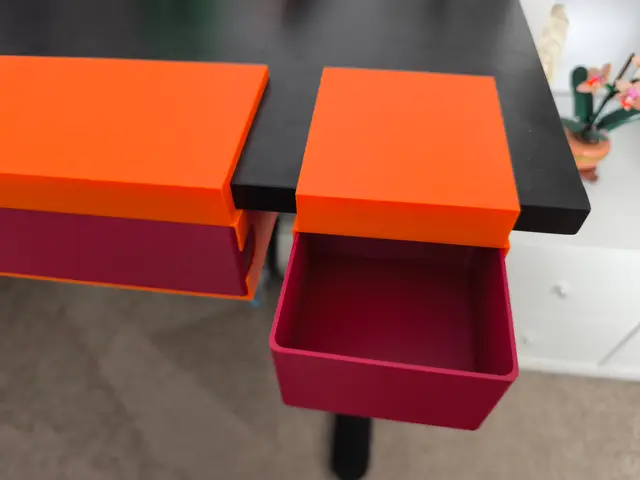 storage box on/under table — modelo 3D