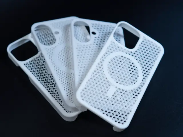 iPhone12,iPhone13,iPhone14,iPhone15 镂空手机壳,可自定义形式密度 — modelo 3D