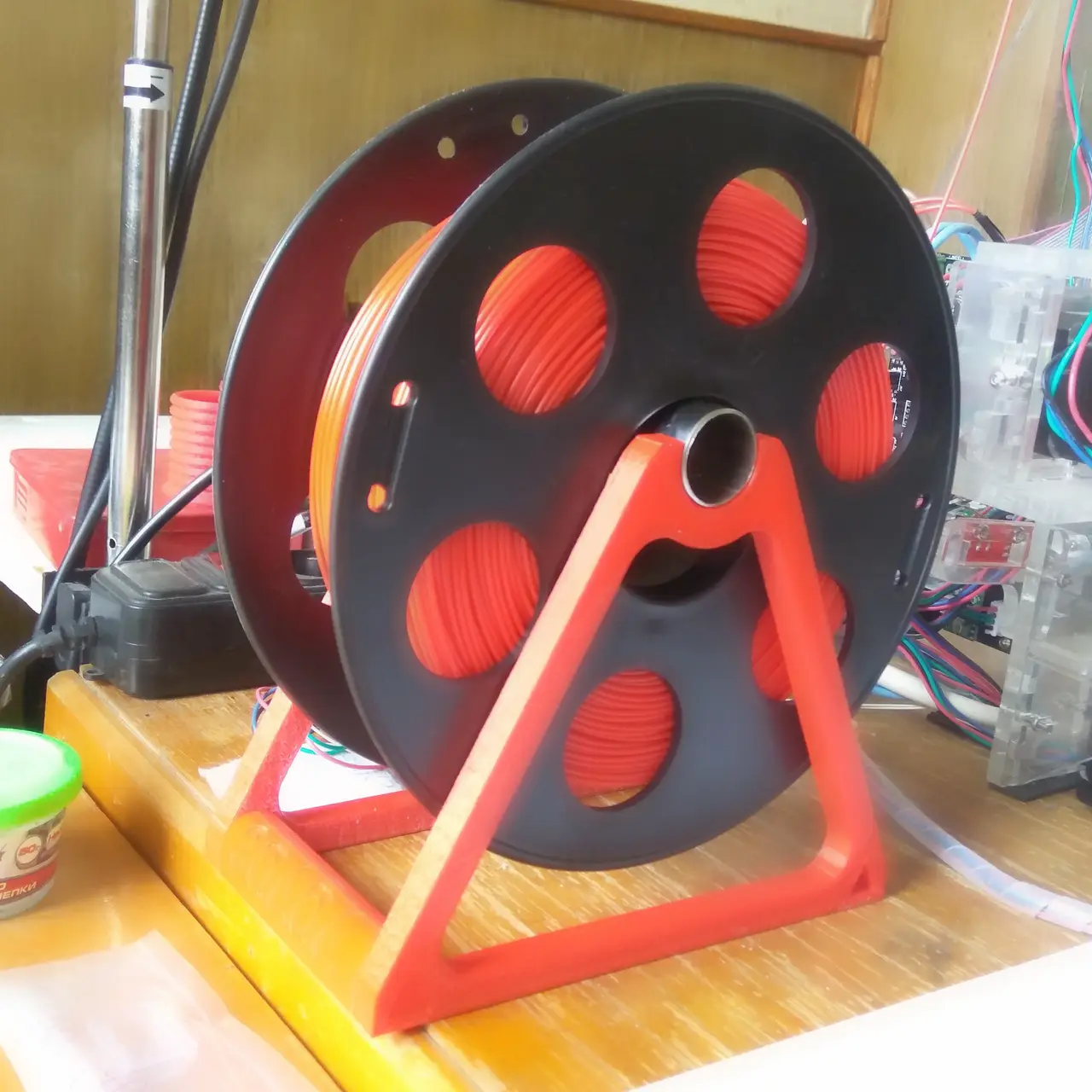 Filament spool holder / Держатель катушки филомента — modelo 3D