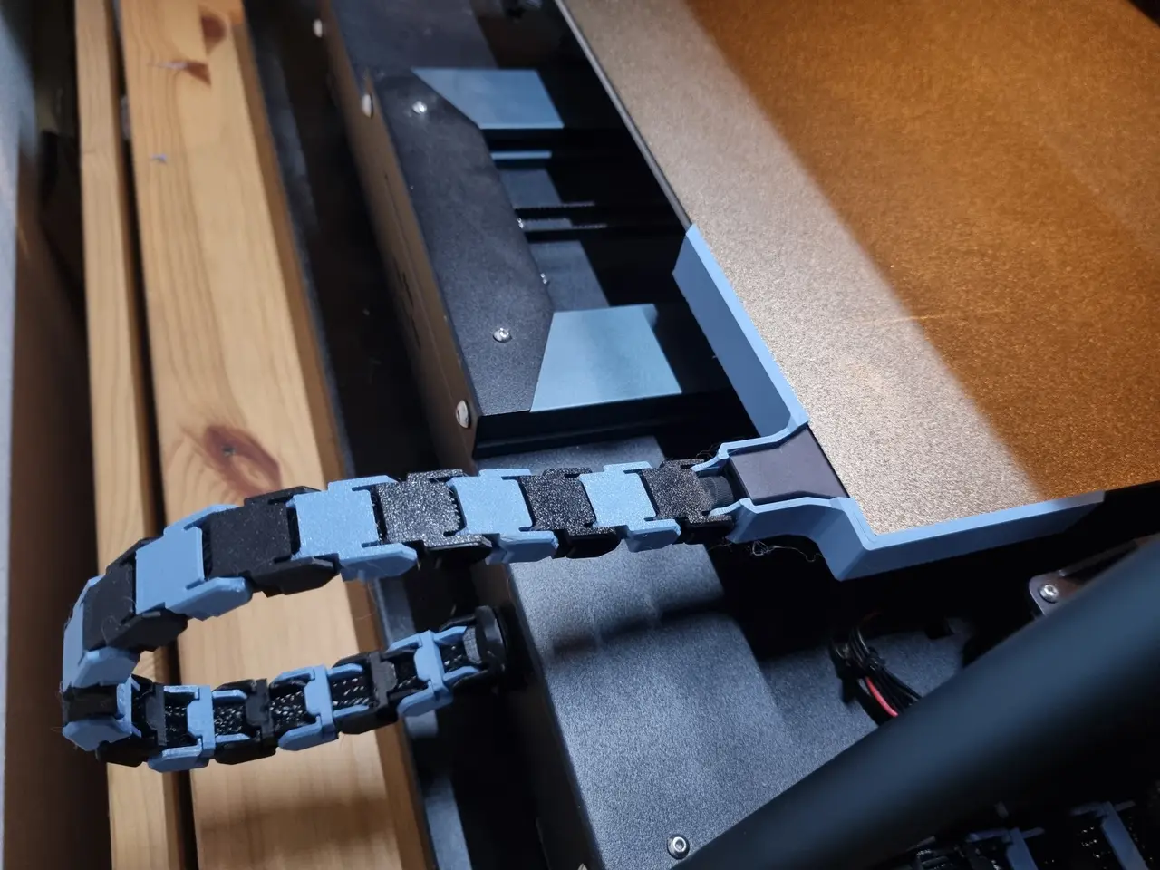 Neptune 4 series bed alignment guide with bed cable chain (with new bracket for the MAX ) — modelo 3D