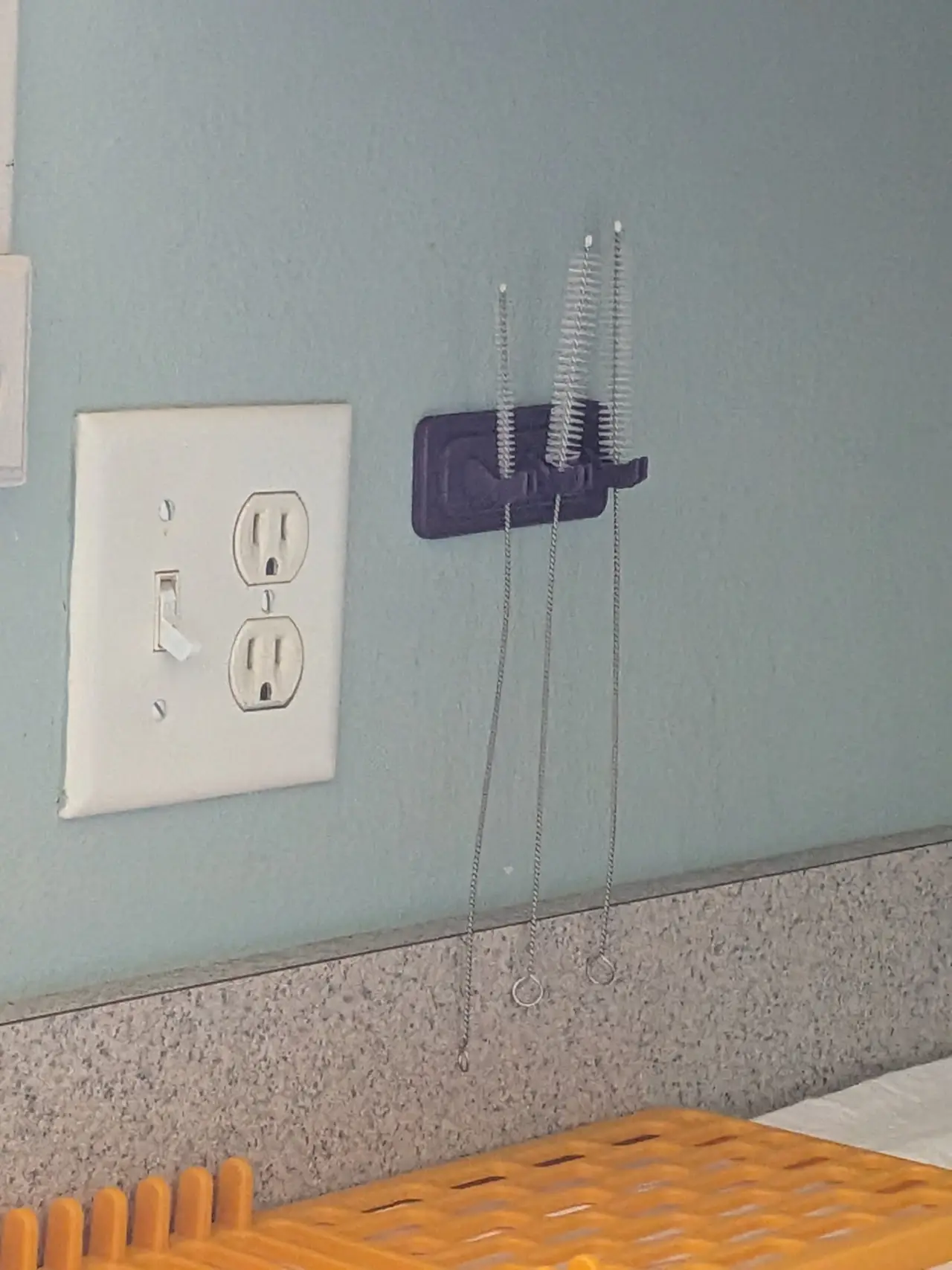 Brush Holder – Split Hook Kitchen Organizer (Because Drawers Are Chaos) — modelo 3D