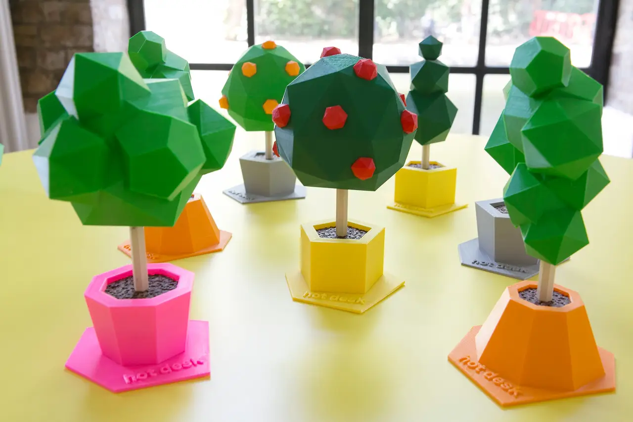 Low poly tree sculptures — modelo 3D