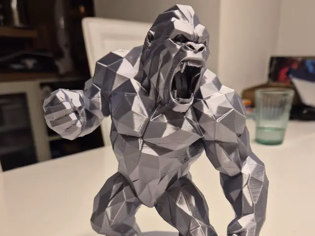 Brüllender Low Poly Gorilla | Roaring Gorilla — modelo 3D