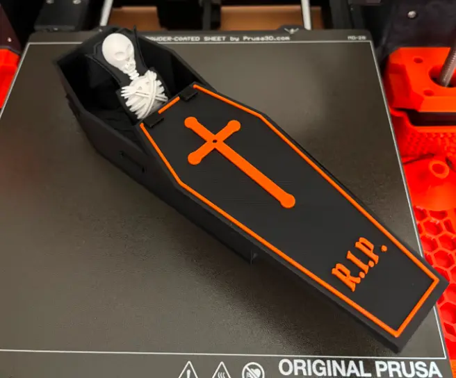 Nosferatu's Coffin - slide the lid and the vampire sits up — modelo 3D
