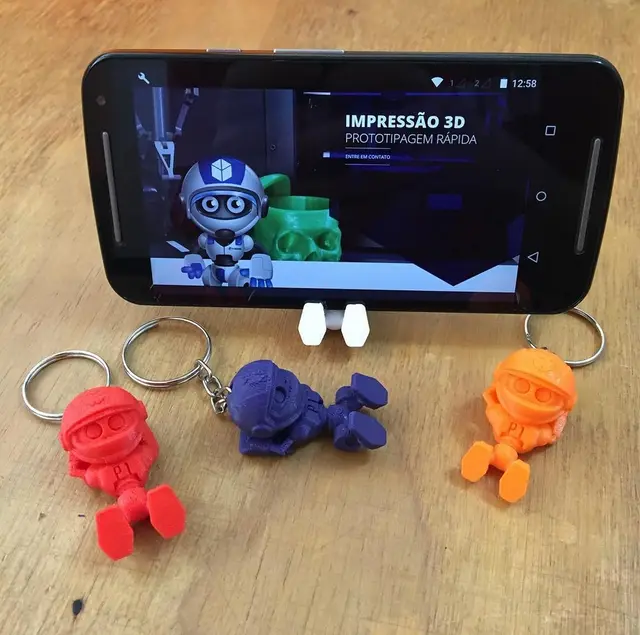 P1 Golden Boy Phone Stand Keychain — modelo 3D