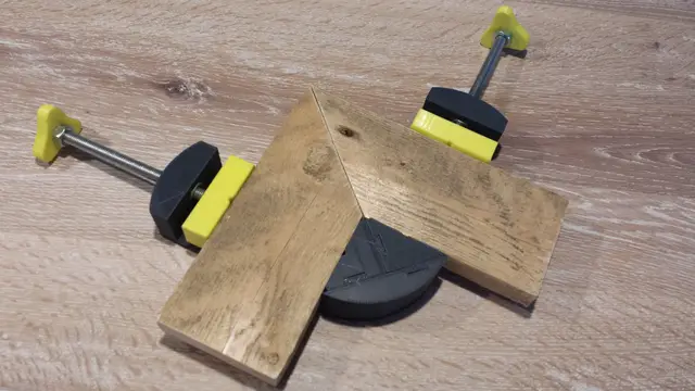 Corner clamp — modelo 3D