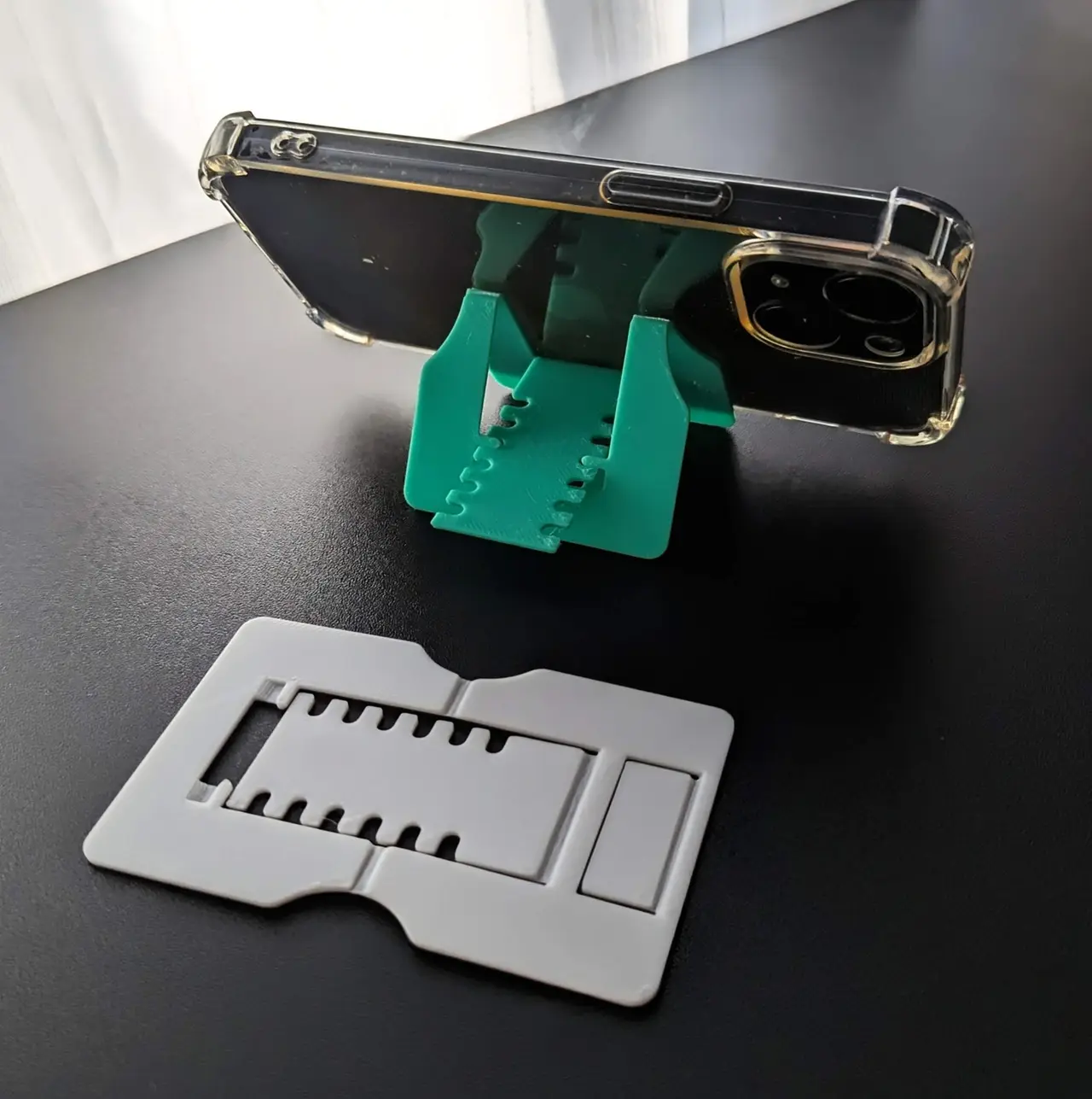 Ultra-thin credit-card sized phone stand (print-in-place). Only 5g of filament! — modelo 3D