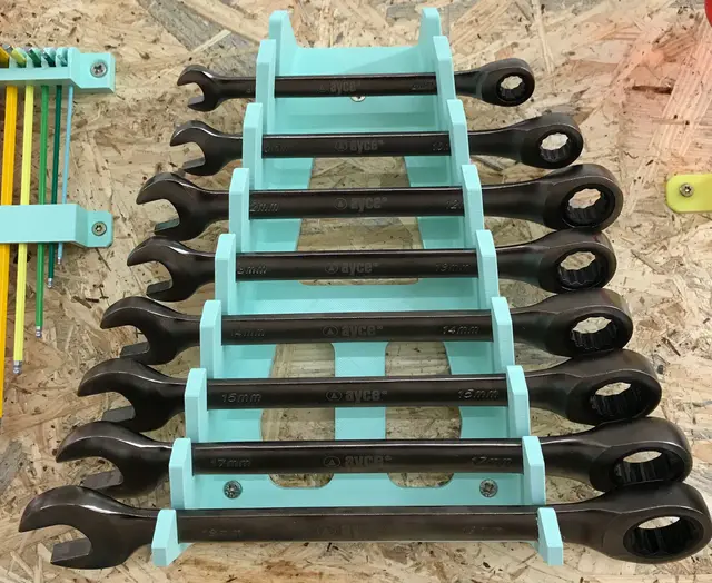 Schraubenschlüsselhalter / Open-end wrench holder — modelo 3D