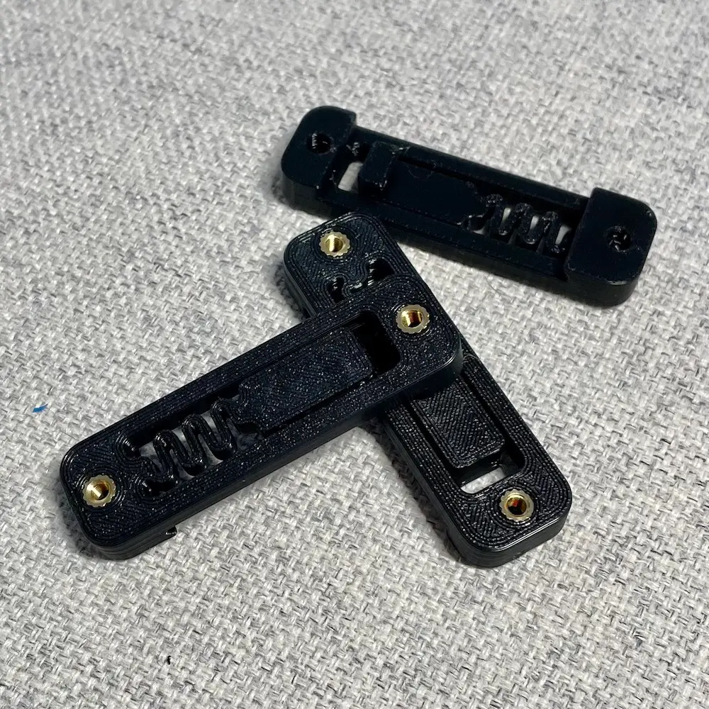 DIN Rail Bracket - Heat Insert Version - 52.5mm & 62.5mm — modelo 3D