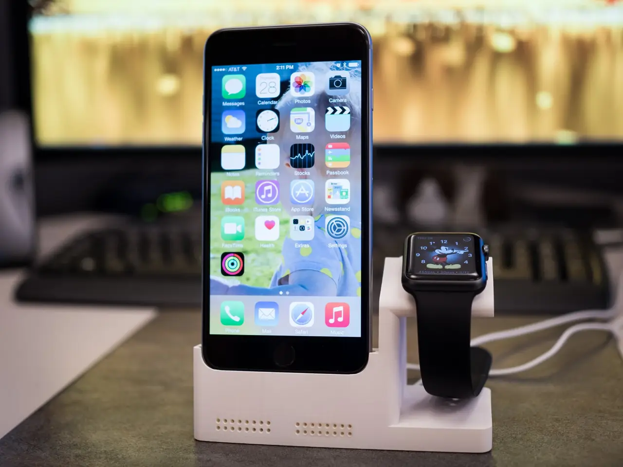 iPhone 6 Plus Dock w/ Integrated Watch Charging Station — modelo 3D