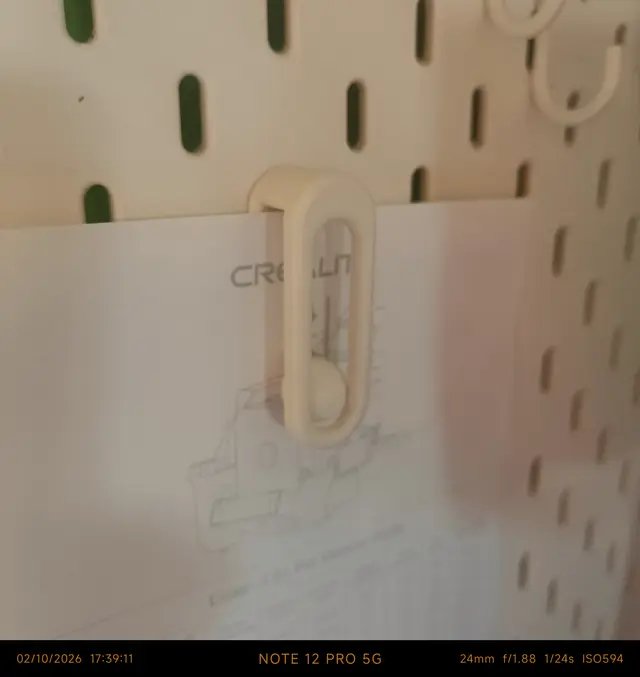 IKEA SKÅDIS wall mount Gravity Clip for documents or papers. — modelo 3D