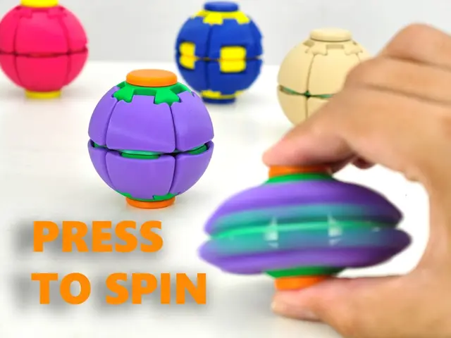 HelixCore – Press-to-Spin Squishy Ball — modelo 3D