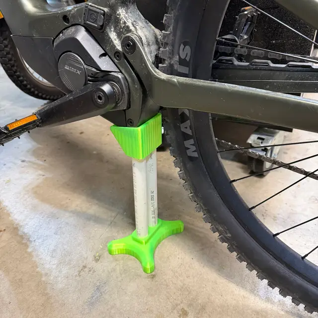 Center Stand for use with a Aventon Current ADV Mountain Bike — modelo 3D