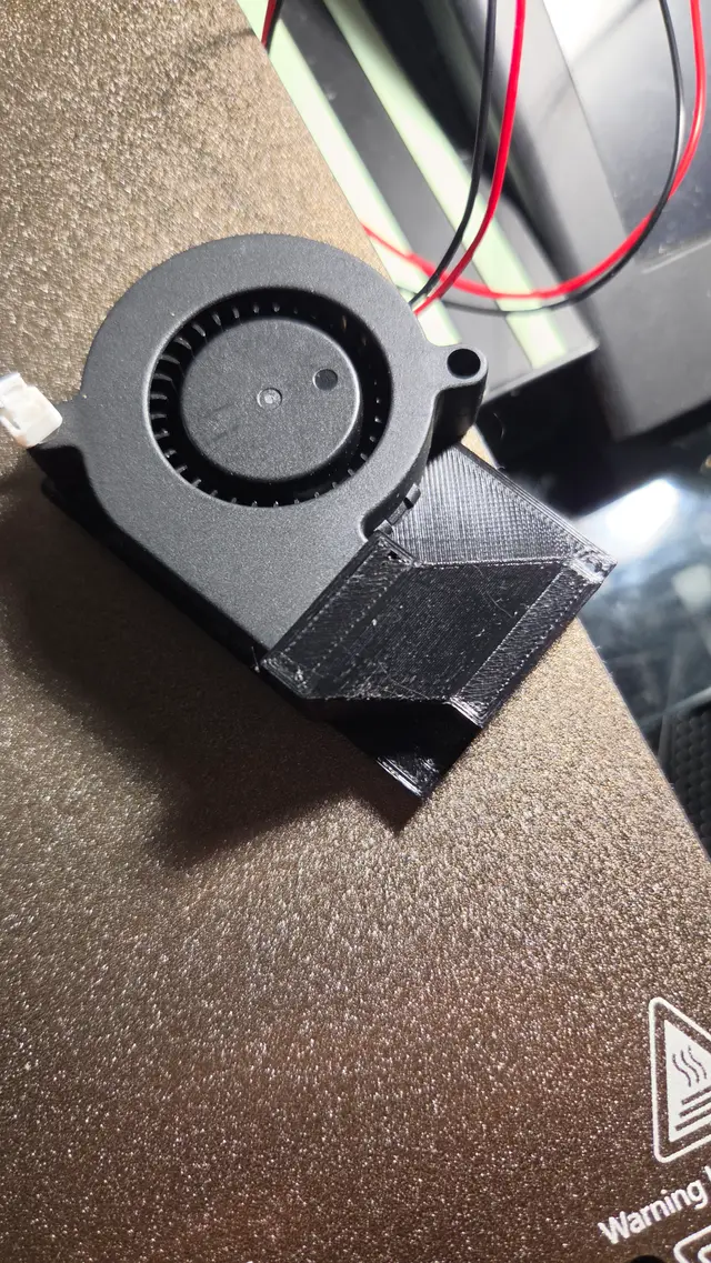 Thin 5015 to 4010 Fan Adapter with Screw Holes — modelo 3D