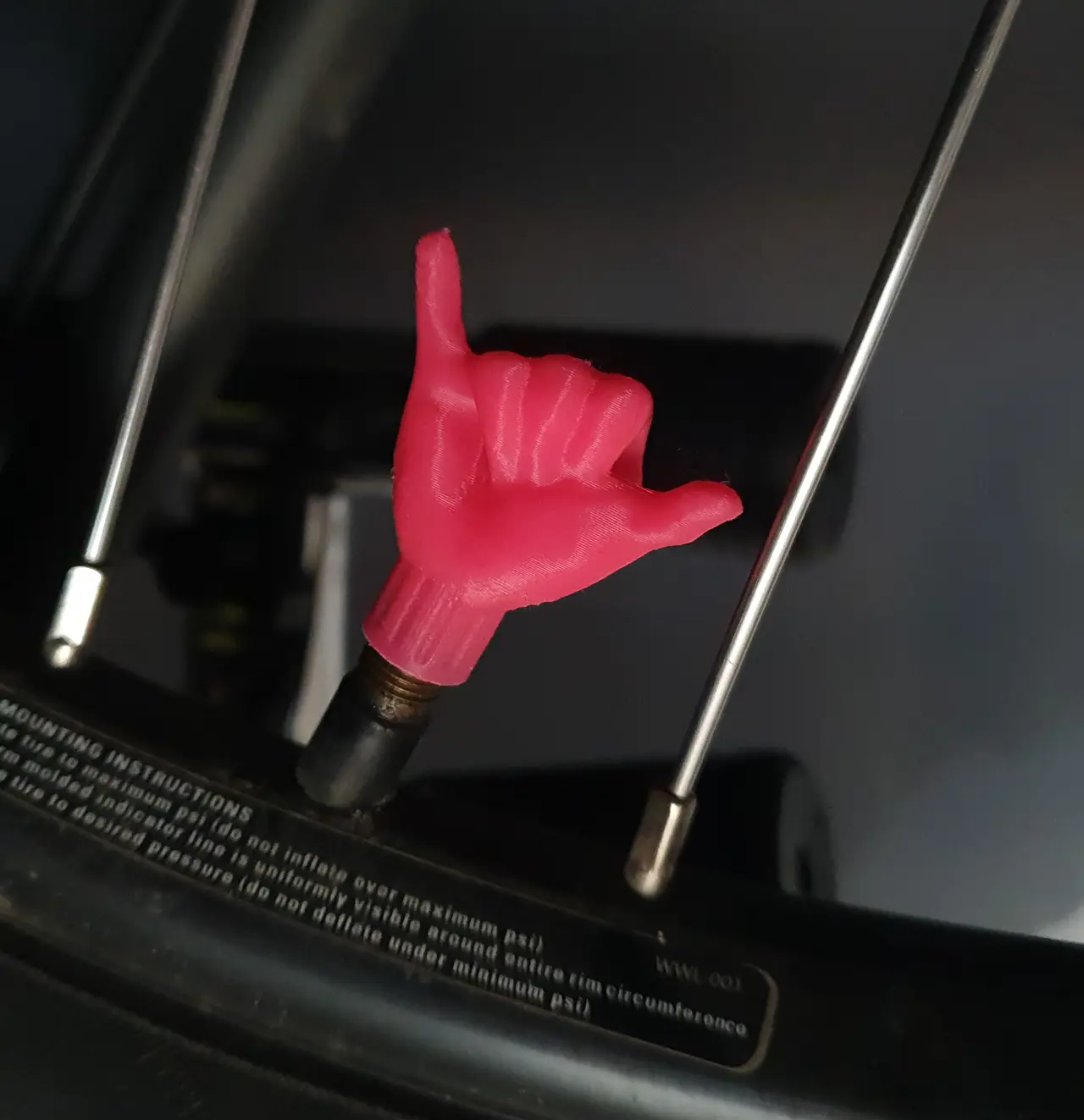 🤙 Aloha Shaka hand - Bike valve cap — modelo 3D