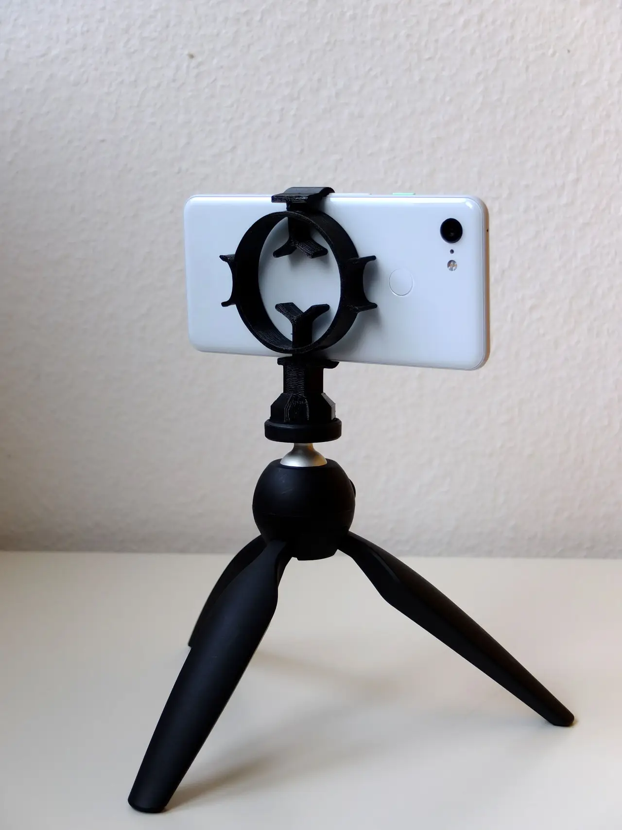 Smartphone mount for tripod — modelo 3D