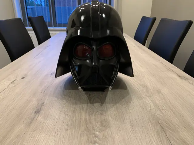 Wearable Darth Vader Helmet (for Prusa i3 sized printers) — modelo 3D