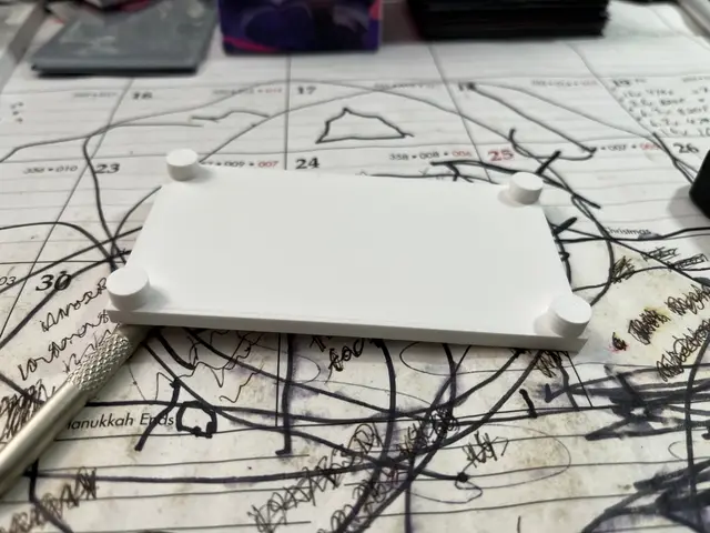 Mount plate for 110-240V AC to 24V DC & 5V DC power board (SKU 011017) — modelo 3D