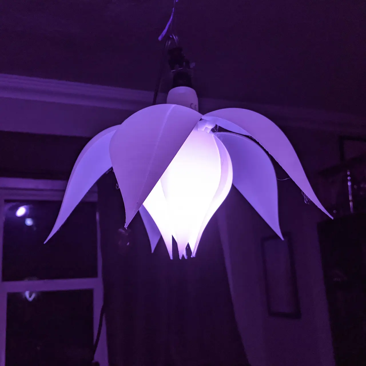 Flower Lampshade with Posable Petals - Easy to Print & Assemble — modelo 3D