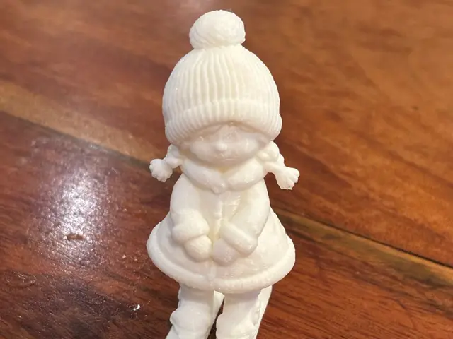 Wintermädchen auf Skiern — modelo 3D