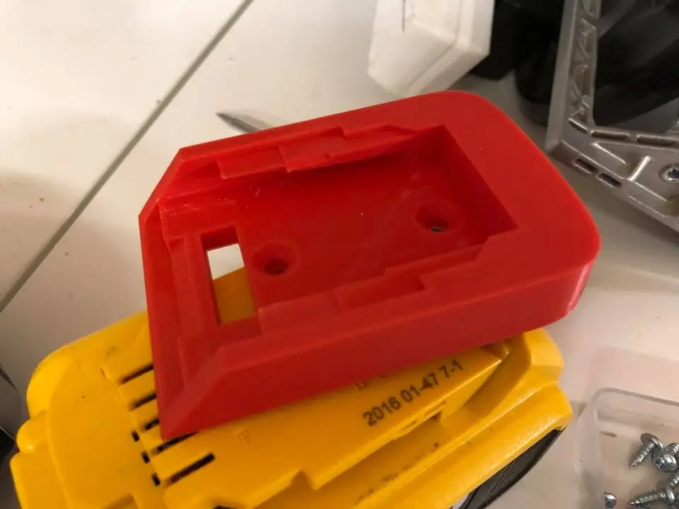 DeWalt battery holder — modelo 3D