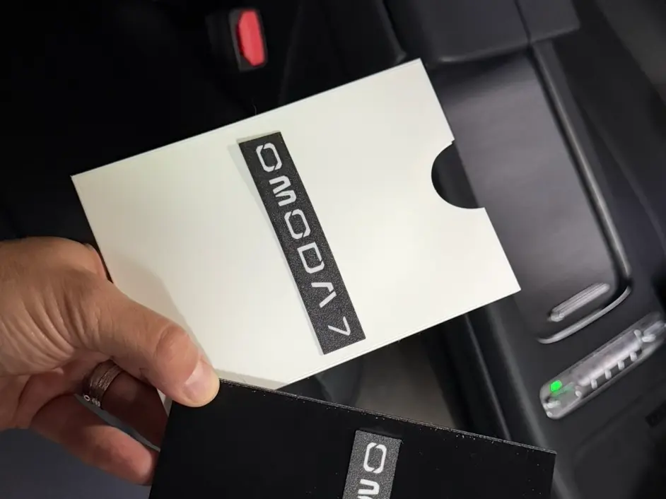 Omoda 7 porta documenti personalizzato — modelo 3D