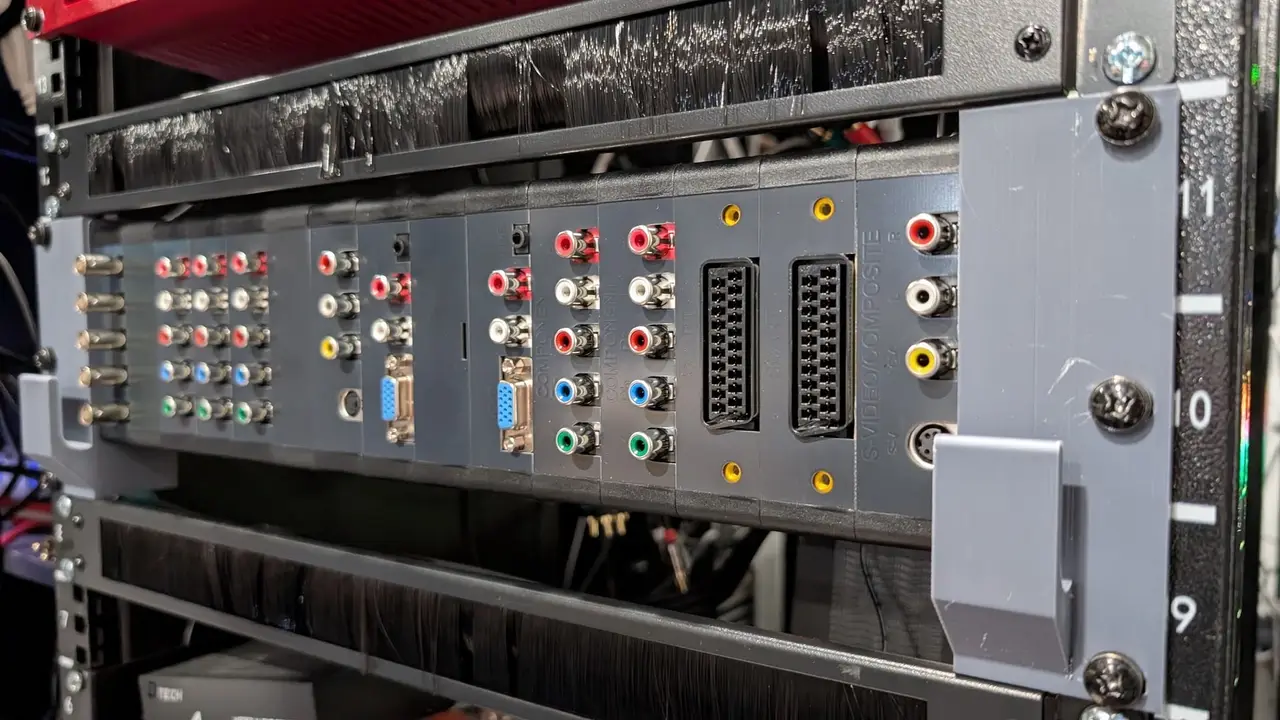 Scalable Video Switch Rack mount ears — modelo 3D