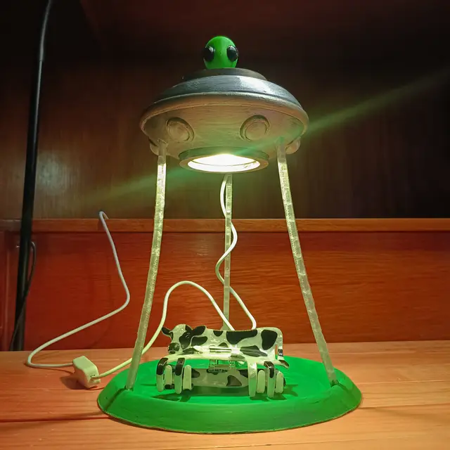 Alien UFO Abduction Lamp & Trinket Tray — modelo 3D