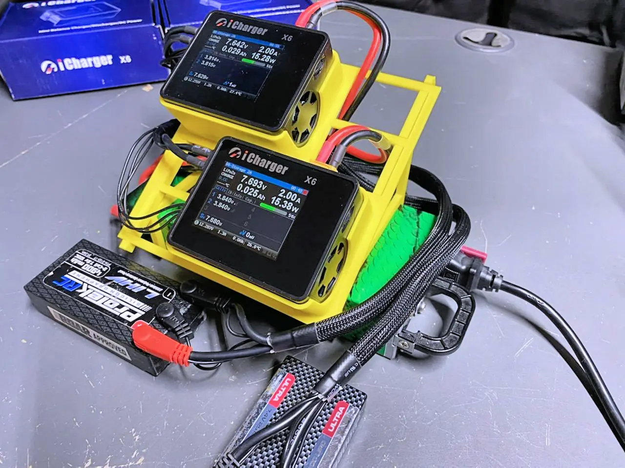 Dual iCharger X6 Holder — modelo 3D