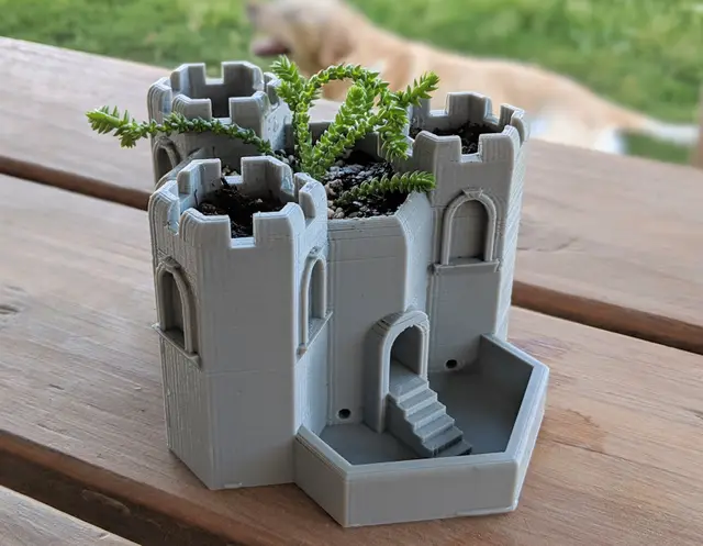 Tri-Tower Castle with Water Tower — modelo 3D