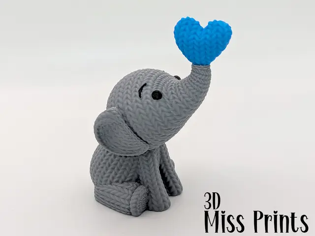 Knitted Elephant Blowing Heart — modelo 3D